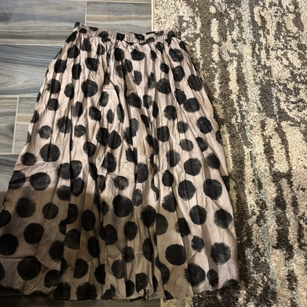 Elegant Black Polka Dot Maxi Skirt -NWT(comes in in a package)waist:15